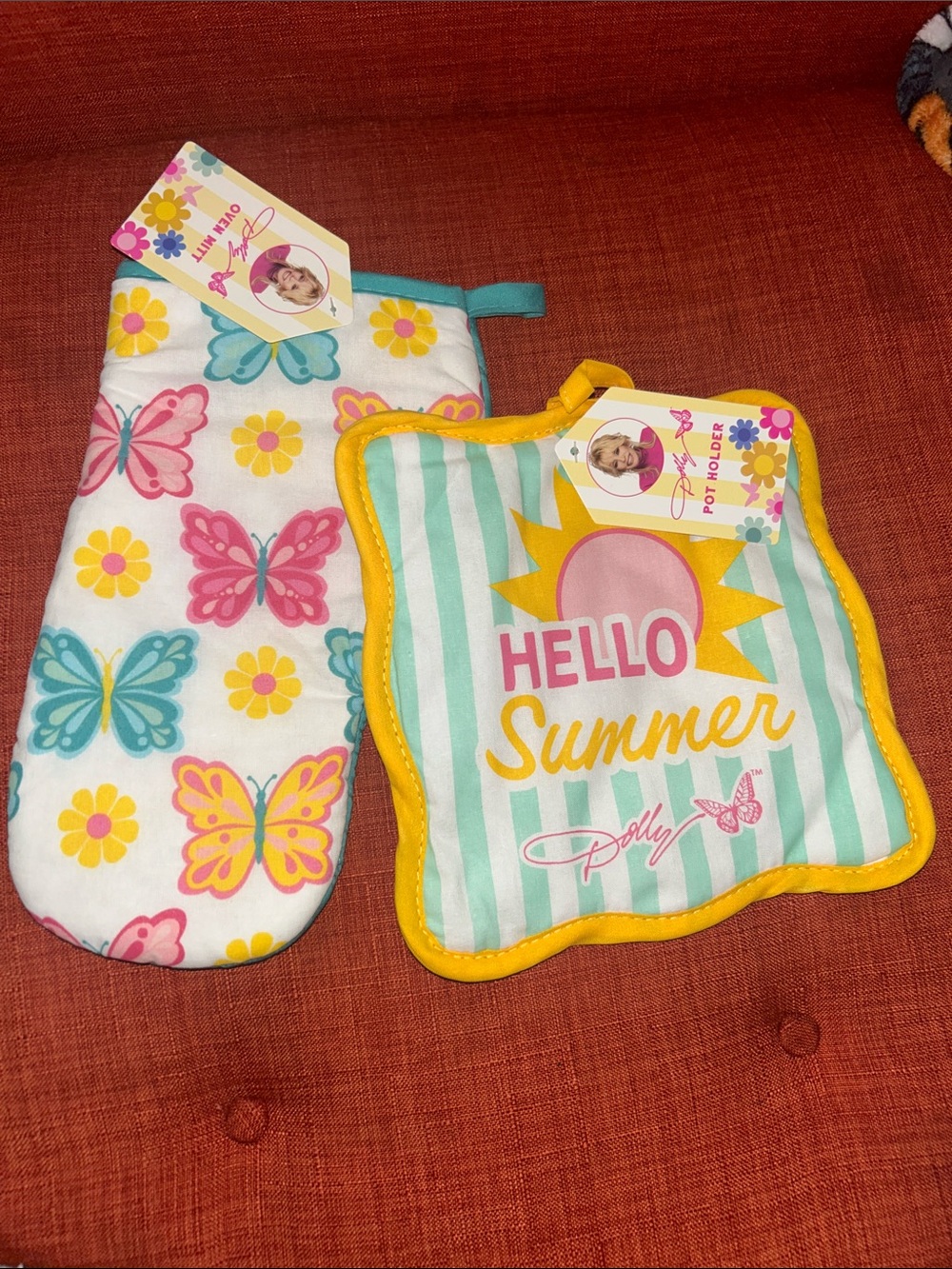 NWT Dolly hot pads